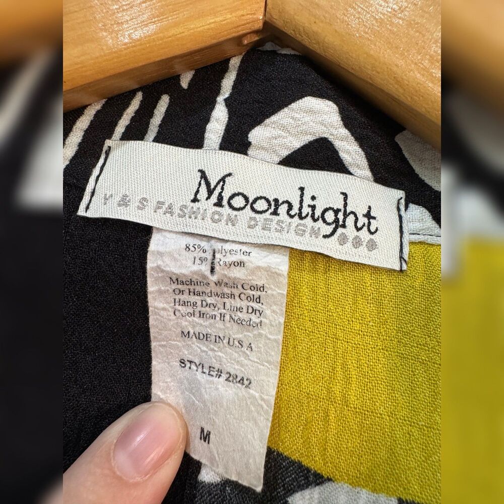 B/W Abstract Colorblock Button-Down Top Size M EUC - Picture 6 of 8